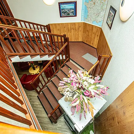 Logis - Le Relais Du Parisis 2*