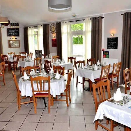 Logis - Le Relais Du Parisis 2*