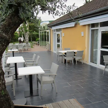 Szálloda Logis - Le Relais Du Parisis