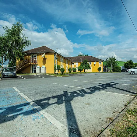 Logis - Le Relais Du Parisis Szálloda Villeparisis