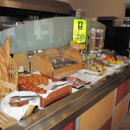 Logis - Le Relais Du Parisis 2*