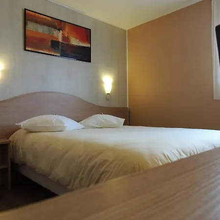 Logis - Le Relais Du Parisis 2*