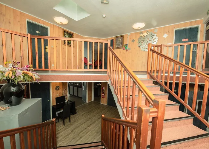 Hotel Logis - Le Relais Du Parisis 2*