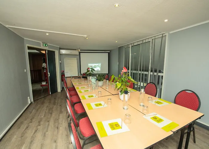 Hotel Logis - Le Relais Du Parisis