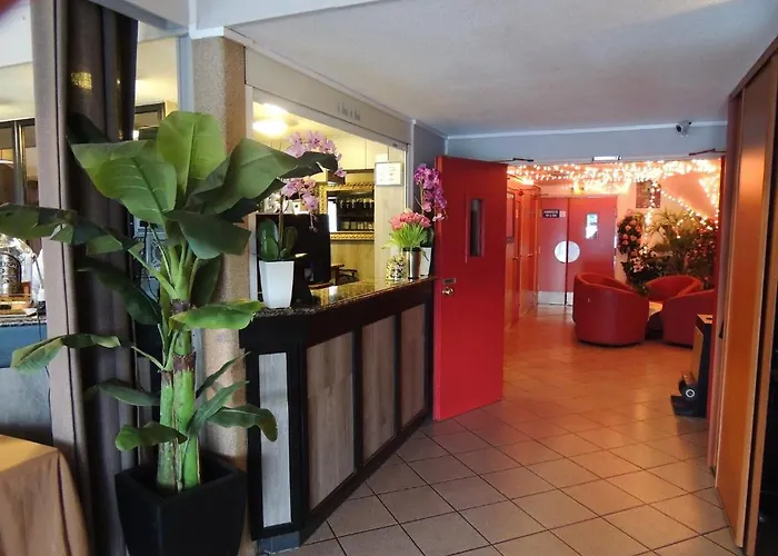 Hotel Logis - Le Relais Du Parisis Villeparisis