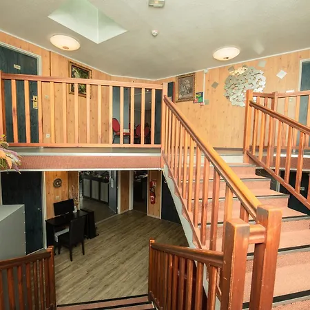 Hotell Logis - Le Relais Du Parisis 2*