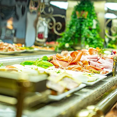 Hotell Logis - Le Relais Du Parisis 2*