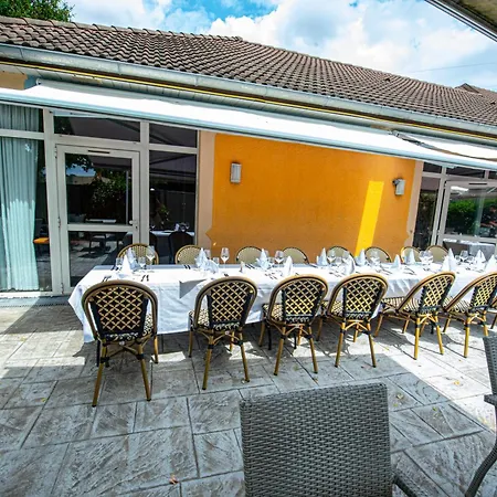 Logis - Le Relais Du Parisis 2*