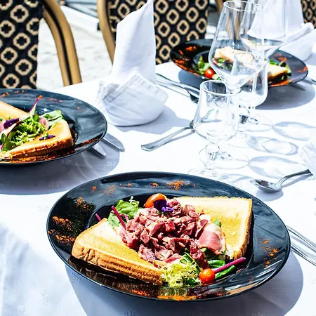 Logis - Le Relais Du Parisis Hotell