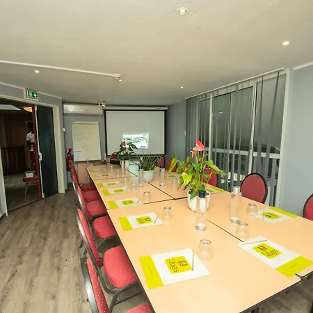 Hotell Logis - Le Relais Du Parisis