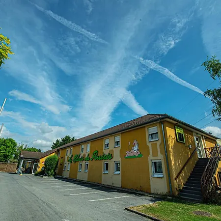 Hotell Logis - Le Relais Du Parisis