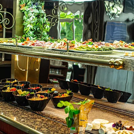 Hotell Logis - Le Relais Du Parisis Villeparisis