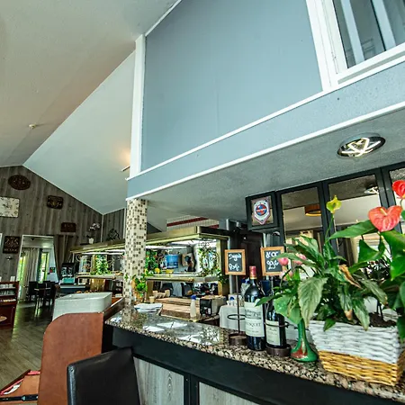 Hotell Logis - Le Relais Du Parisis