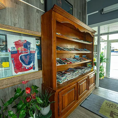 Logis - Le Relais Du Parisis Hotell