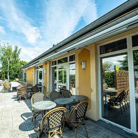 Hotell Logis - Le Relais Du Parisis