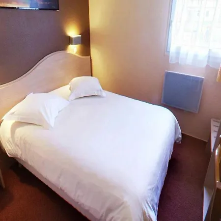 Hotell Logis - Le Relais Du Parisis 2*