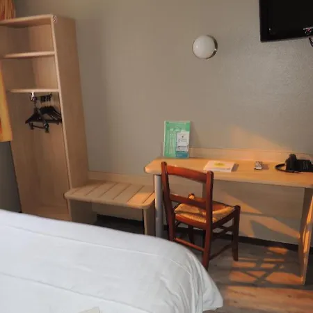 Logis - Le Relais Du Parisis Hotell