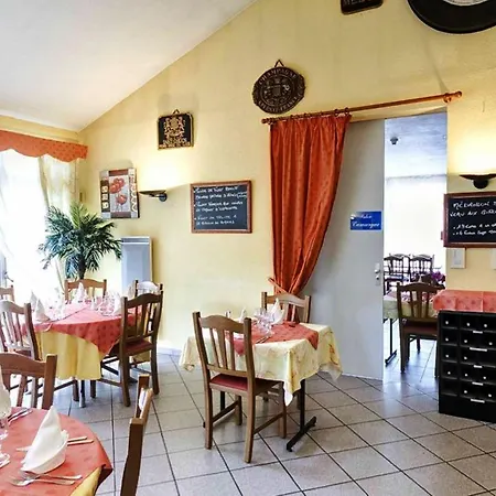Logis - Le Relais Du Parisis Hotell