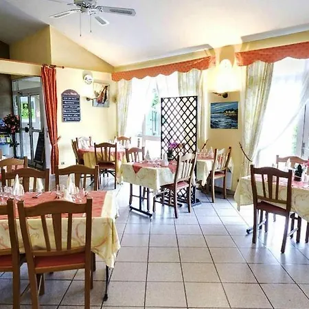 Hotell Logis - Le Relais Du Parisis 2*