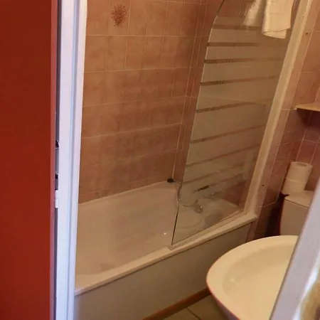 Logis - Le Relais Du Parisis 2*