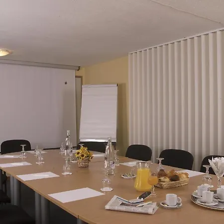 Logis - Le Relais Du Parisis Hotell 2*